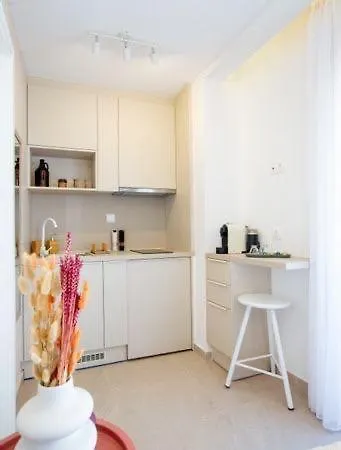 Skyhigh, Nilie Hospitality Mgmt דירה